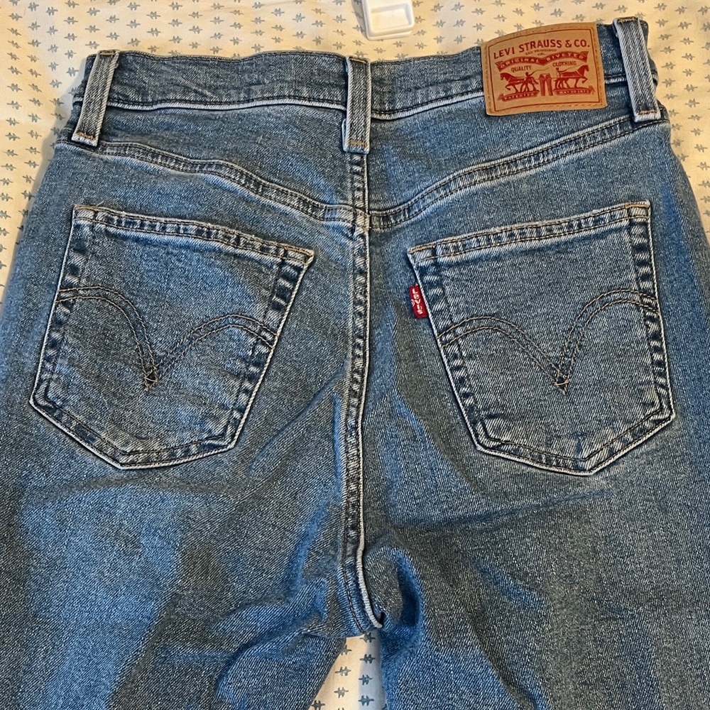 Levi's Distressed Ankle Jeans in Blue - Picture 3 of 7